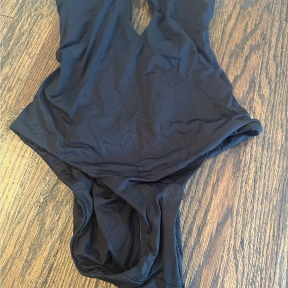 NWT Becca Women's Black Color Code Cutout Plunge Neck One-Piece size small - Picture 4 of 6